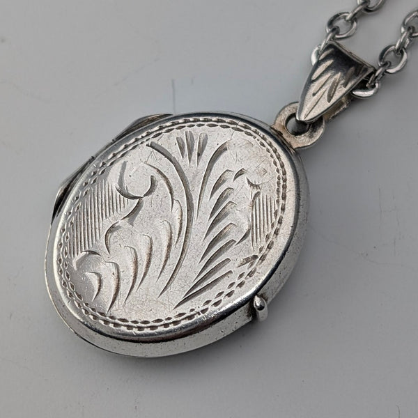 ヴィンテージ 純銀製 オーバル型ロケットペンダント 2.7g ネックレス付き